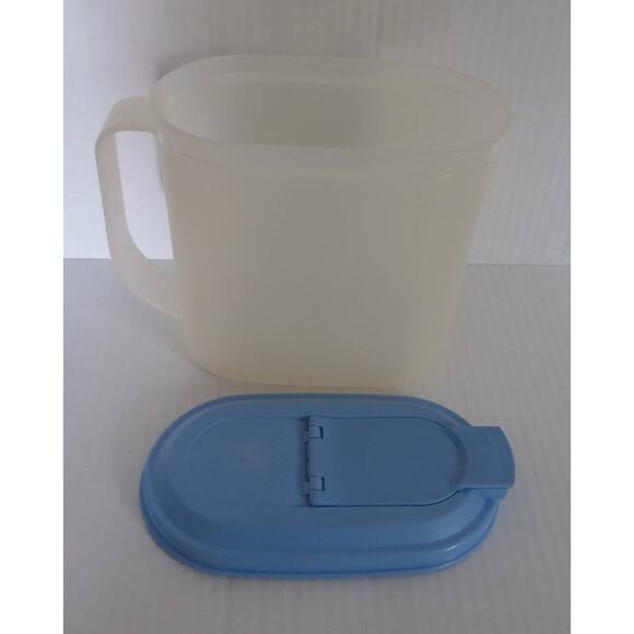 VINTAGE TUPPERWARE Drink Pitcher 1 Quart Clear with Blue Lid 2189 Juice Kitchen - Picture 2 of 9
